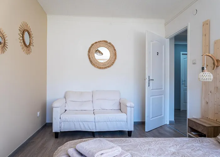 B&B Lucie - 2 Sdb - Balcon - Parking - Wifi Joeuf