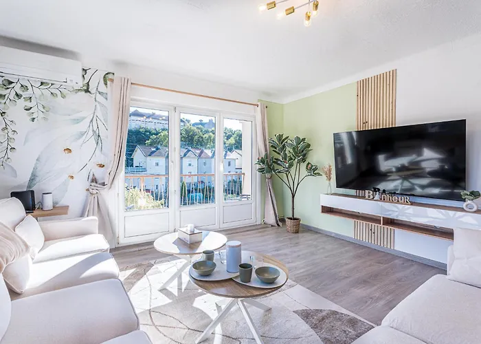 B&B Lucie - 2 Sdb - Balcon - Parking - Wifi Joeuf